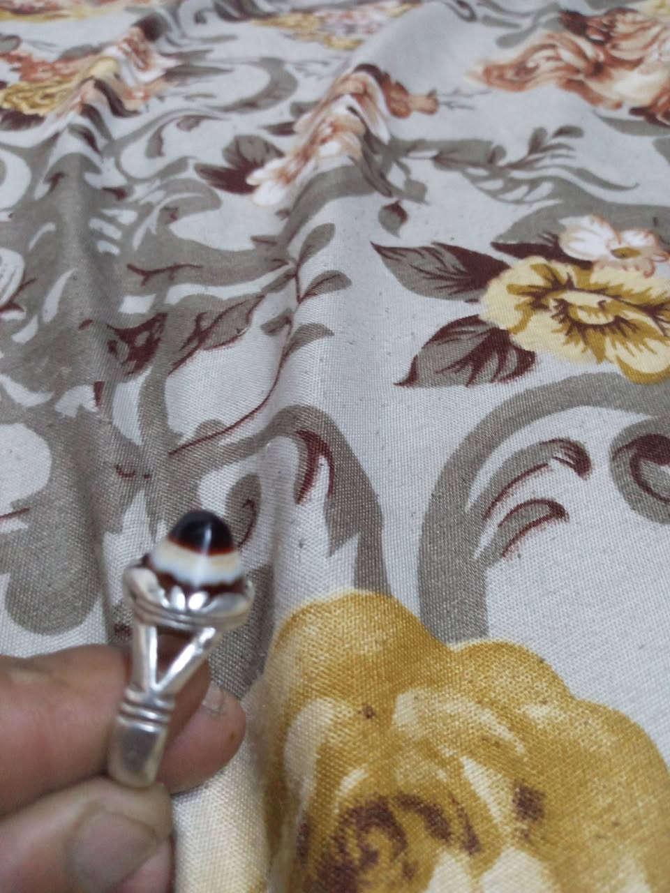 سلام عليكم محابس للبيع العدد(٦)ينباعن كلهن السعر الواحد(٣٠)قفل قفل غير الثلاثين مابيع ***********
