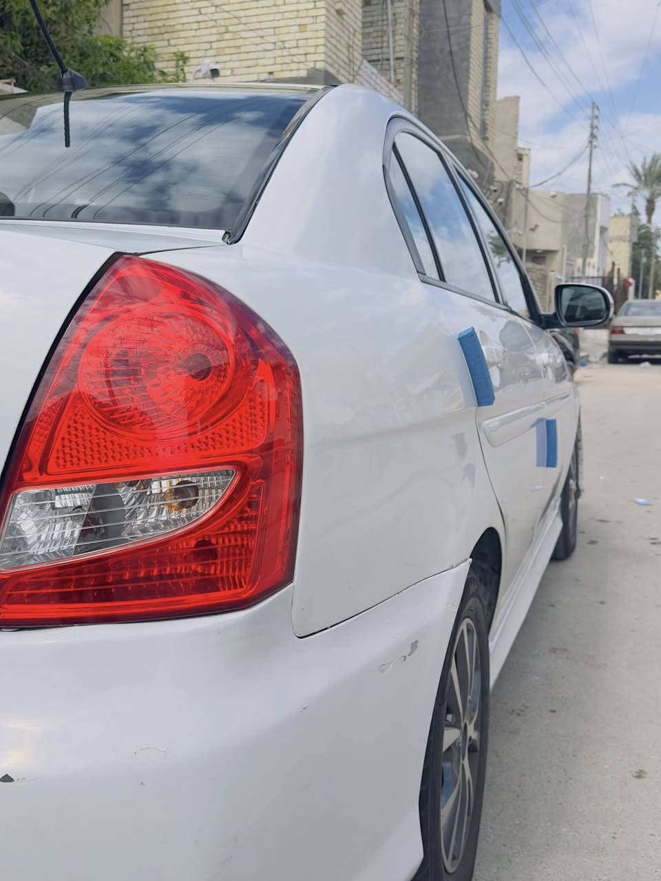 سلام عليكم 🫡
اكسنت 2011 خليجي محرك 1600 
سياره فول موصفات الشكل الرياضي 
تبريد ثلج ❄️ 
صدر جديد 🆕 
محرك مكفول ✅
كير مكفول ✅
سياره بيها بانوراما بيها سستم مال صوت جديد 
بيها دمام خلفي 
الداخل مالها جديد 🆕 
سياره بيها قطعه ونص باقي مكفول 
السعر عارضها 93 وبيها مجال شي بسيط 
مكاني بغداد حي الجهاد تجي بالواقع احلى من الصور 
***********  بي واتساب ☎️
