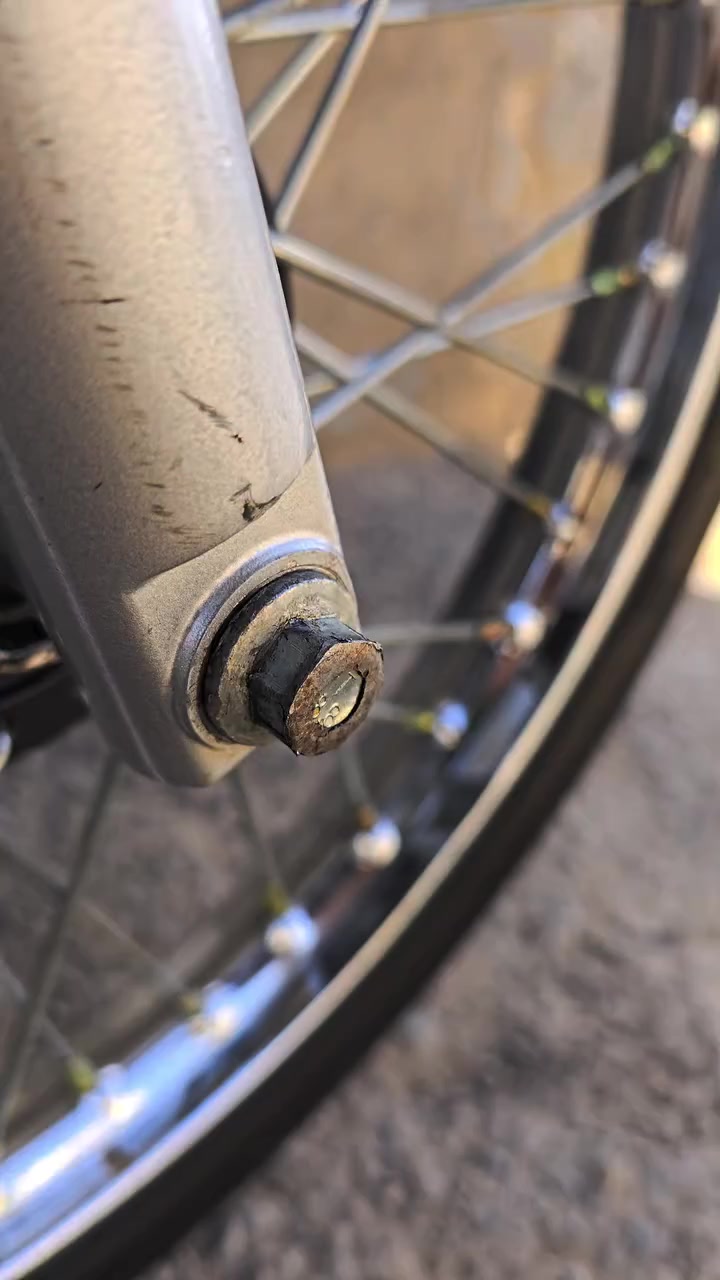 سلام عليكم دراجه البيع تعمير اورق شاصي 17شلامجه     السعر 600او بيه مجال مكاني شطره رقمي ***********
