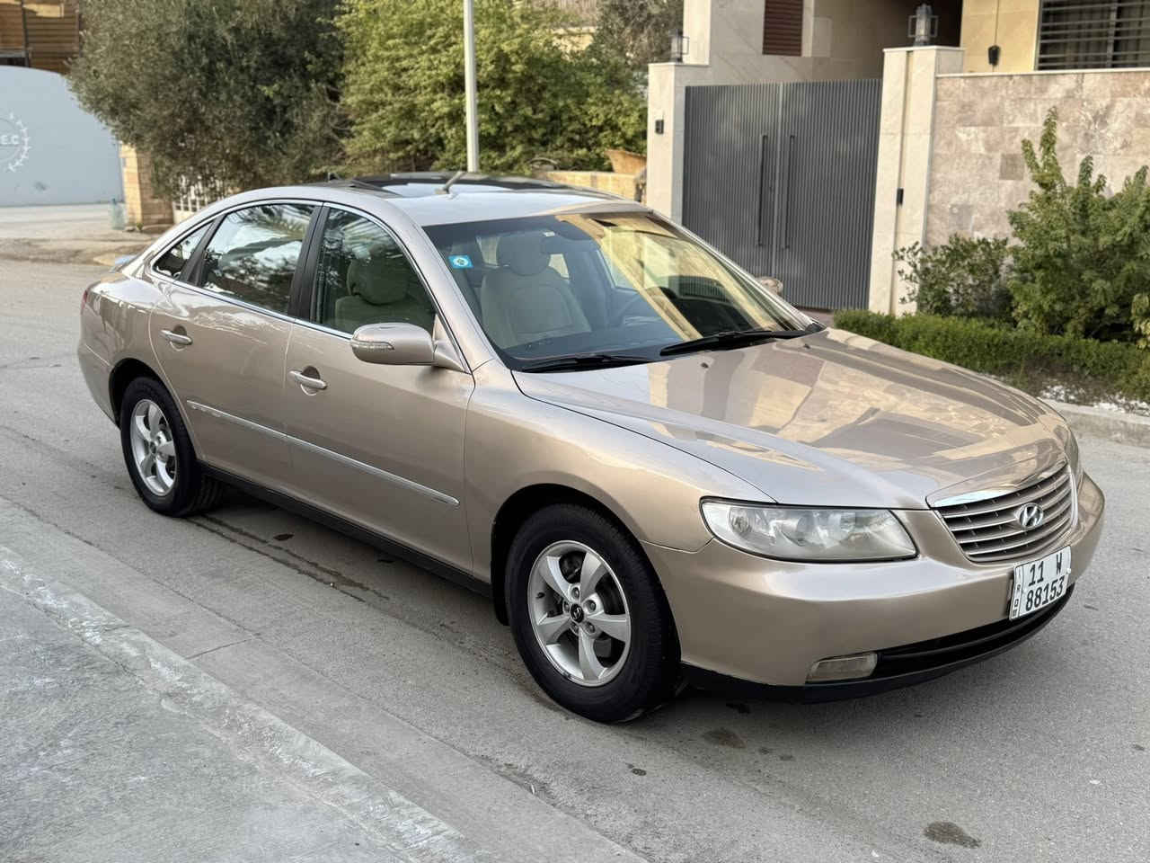 سلام عليكم هونداي ازيرا خليجي 2008 مكفوله من الحادث بيها مكانات صبغ بدول دواخل 
محرك 6 سلندر 2700 مكفول من كولشي 
سياره فول فتحه مري شفط تكم ستيرن كروز سرعه + مثبت 
كشنات جلد تخم تاير صدر كله نضيف سياره مال جناي 
ماشيه 139 الف بل 120 أدك جرس 🔔 
هزه جديده رقم دولي تحويل ثاني يوم 
مكانها بغداد سعرها  88  ***********
