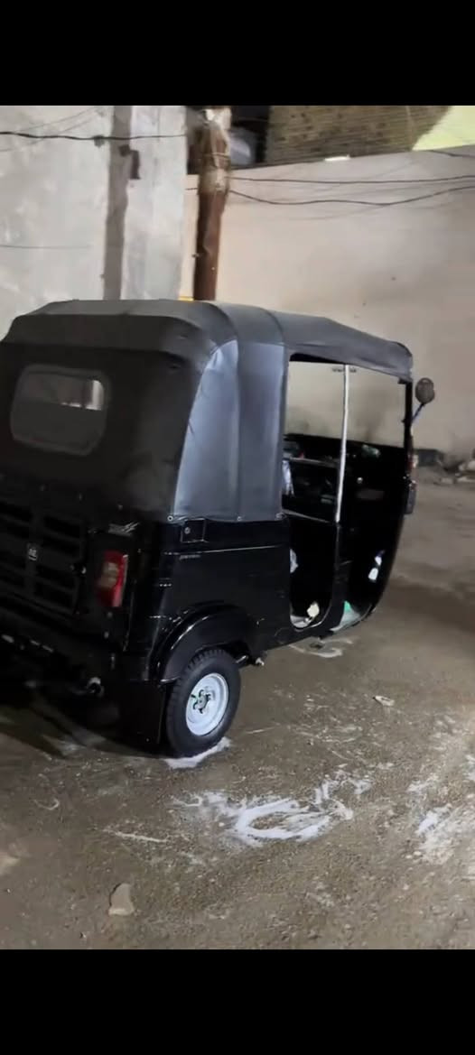 السلام عليكم شباب تكتك للبيع موديل 19 تكتك نضيفة بيها بارد شبر بلصفحة مجفتة بوشة وبستم فقط تكتك خير من الله  كبل للشارع رقم وسنوية تحويل ثاني يوم السعر 7800 رقم 
***********
