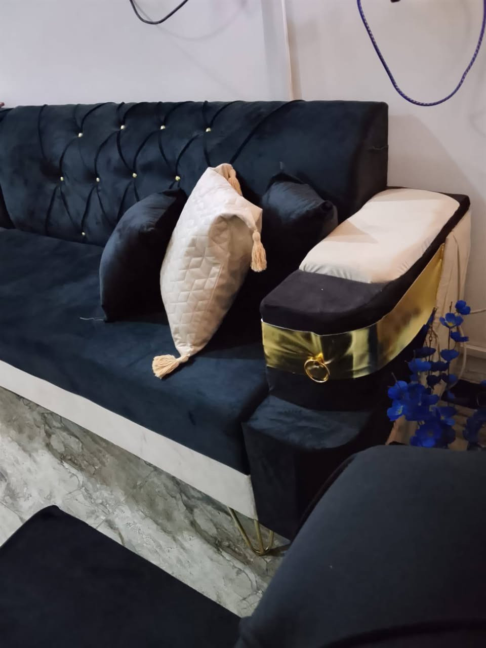 ديوان للبيع ٨ مقاعد + طبله وسطية واربع كوشات سعر ٢٥٠ وبي مجال


**إذا كنت صاحب هذا الإعلان وتريد حذفه لأي سبب، رجاءا أرسل رسالة إلى الدعم الفني**