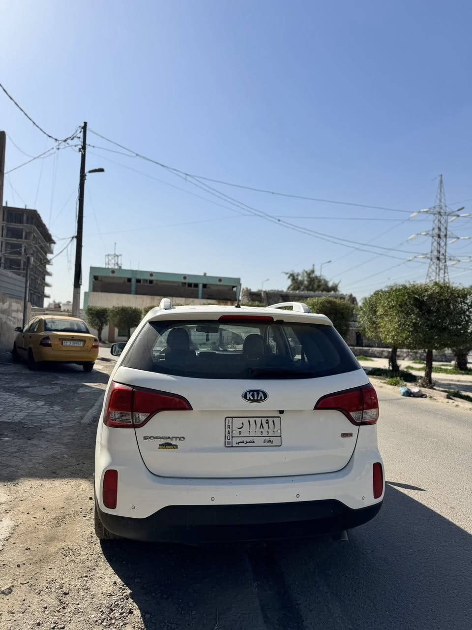 كيا سورنتو موديل2013
وارد خليجي حجم المحرك 4سلندر GDI
السيارة بيها قطعتين صبغ بدون اي ضربه ولا ايرباك 
السيارة ماشي 90 
مواصفاتها نص مواصفات تحكم ستيرن مانع انزلاق السيارة 7راكب 
السعر 153 وبيها مجال بسيط 
 
رقم صاحب السيارة *********** مكلف بل نشر
