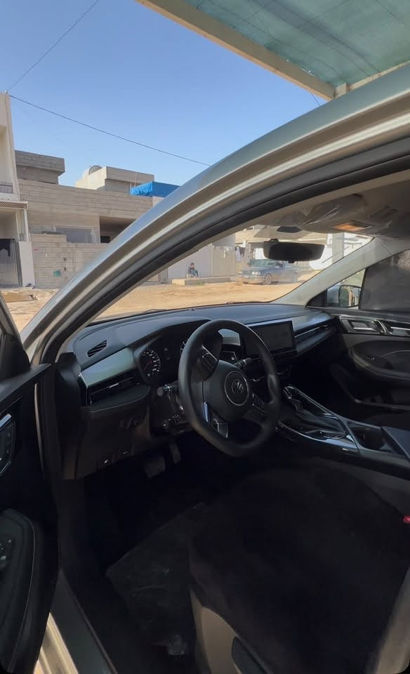 سلام عليكم
ئيم جي ٥. ٢٠٢٥ 

مواسه فات ستانده ر كومفورد 
 
سياره كه ١٣ هه زار روشتيه 

پاك و خاويني و جواني سفري پيوه مايه

بوياخ و سارد و شوخت هه مووي به شه رت

كامل گاعي كراوه ناوي و سندوق تاخم پرده 

كوشن تغليف كرايه

بي نوقسانه يه به ناو خومانه هي ماله سياره كه 

رقم ته له فون ***********

سعره كه ش ١١٦ و مجاليكي كه مي تيدايه 

هه ولير
