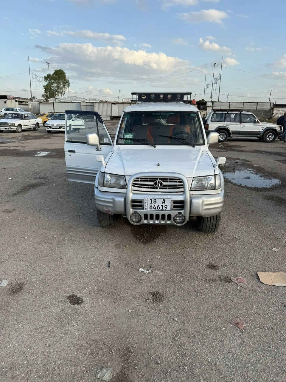 السلام عليكم
سيارة كالوبر اوته ماتيك ٢٠٠٢ مكينه بلادي 
السيارة بأسمي رقم الهاتف ***********
