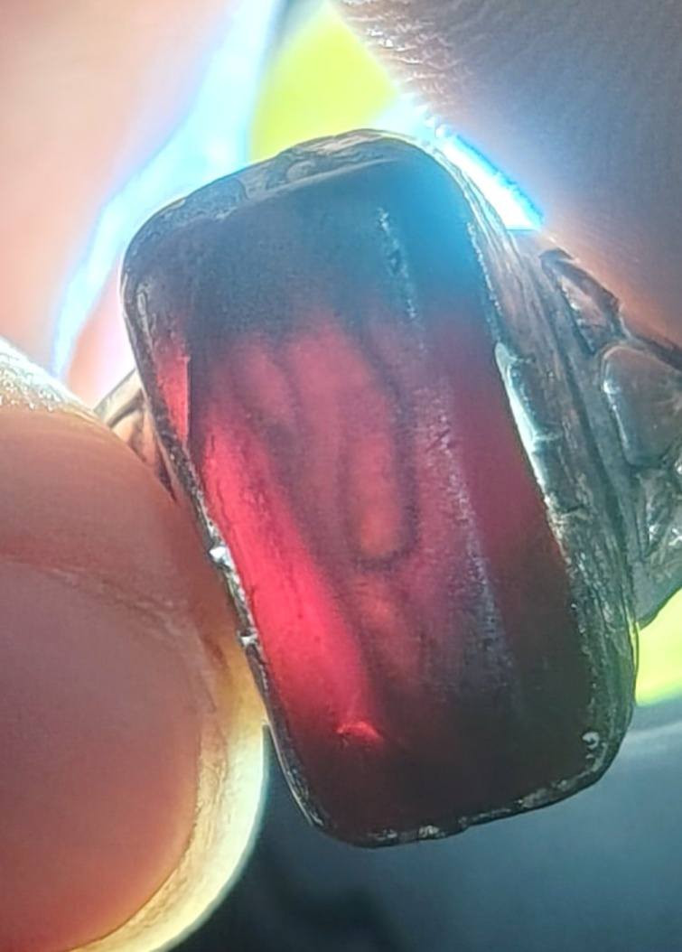 خاتم قديم كصبه عباسي متعاكبه حمره دم سعرها 150 قفل مال جناي سوده تشف احمر عند تسليط الضوء


**إذا كنت صاحب هذا الإعلان وتريد حذفه لأي سبب، رجاءا أرسل رسالة إلى الدعم الفني**