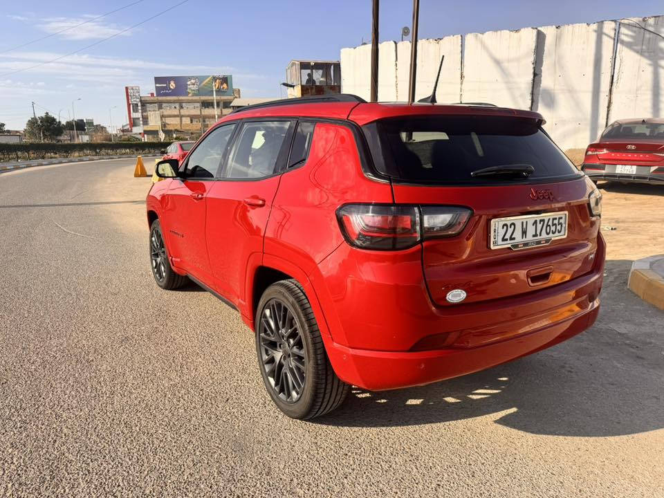 Jeep compass red edition 
جيب ريد ادشن كومباس 2023￼
اعلى فئة فول مواصفات 1/1 (للبيع)

المواصفات .......
مكينه 2000 تيربو *المرغوب

كير 9 نمر
كشنات جلد كامل
كشن السائق والراكب كهرباء
تدفئه تبريد بالكشنات الاماميه
تدفئه بالكشنات الخلفيه
تدفئه ستيرن
كشنات خزن
سستم صوت alpine 
مرايه وسطيه كهرباء + رادار
شاشه ديجيتال 
شاشه جبيره تربط apple carplay بدون واير
رادار 360 
مثبت سرعه
مثبت مسار
مثبت مسافه امان 
بريك طوارئ
اوتو ستارت ستوب
تبريد قطعتين
بانوراما
صندوك كهربائي 
دمام خلفي 
صندوك يفتح بتمرير القدم
دفع رباعي
جام فول اوتو
حساسات خلفيه
مانع انزلاق
3 اوضاع قياده ( اوتو . رملي .ثلجي )
هاند بريك بصمه
تشغيل عن بعد 
لايتات زنون ام العدسه 
ويل 19 
بك لايت Led
ماشيه 25  ميل
وبعد هواي بيها مواصفات 
حادثها فقط بنيد مبدل وصور الحادث موجوده 
ايرباك سستم

الناصرية مركز الناصرية الشموخ 
***********
