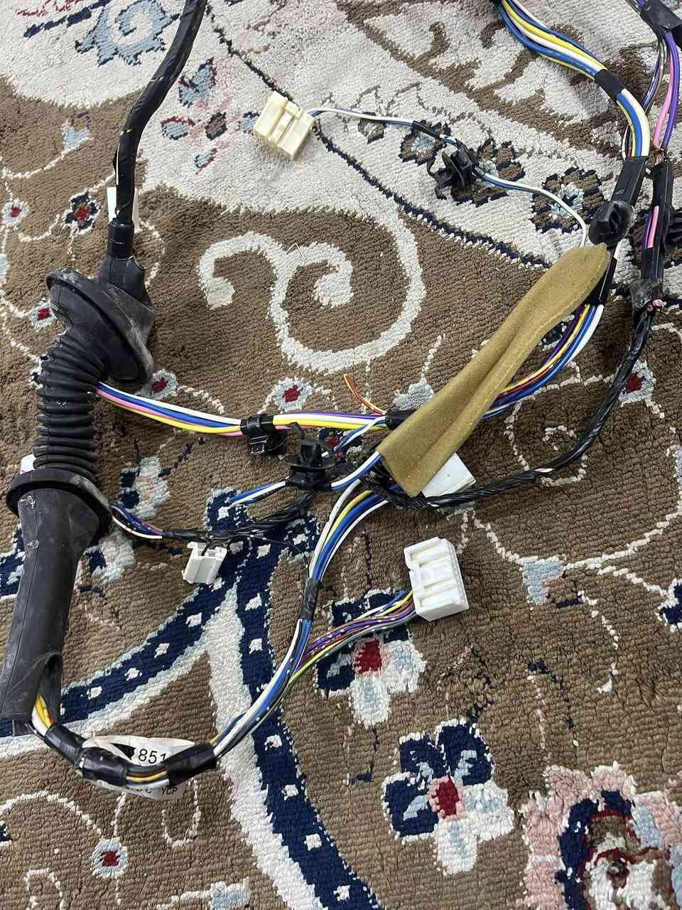 السلام عليكم اخوان هذني مال ميراج للييع التواصل الخاص موجود والاستفسار ع الرقم ***********
