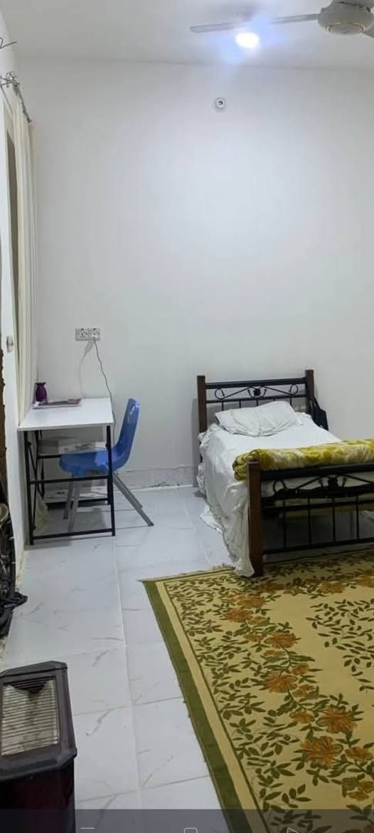 بيت للبيع في الثوره طابو صرف مساحته 100 متر طابقين كونكريت الطابق الأول غرفه وصاله ومطبخ واستقبال والطابق الثاني 3 غرف و صاله وصحيات سعر 165 وبي مجال 
***********
***********
