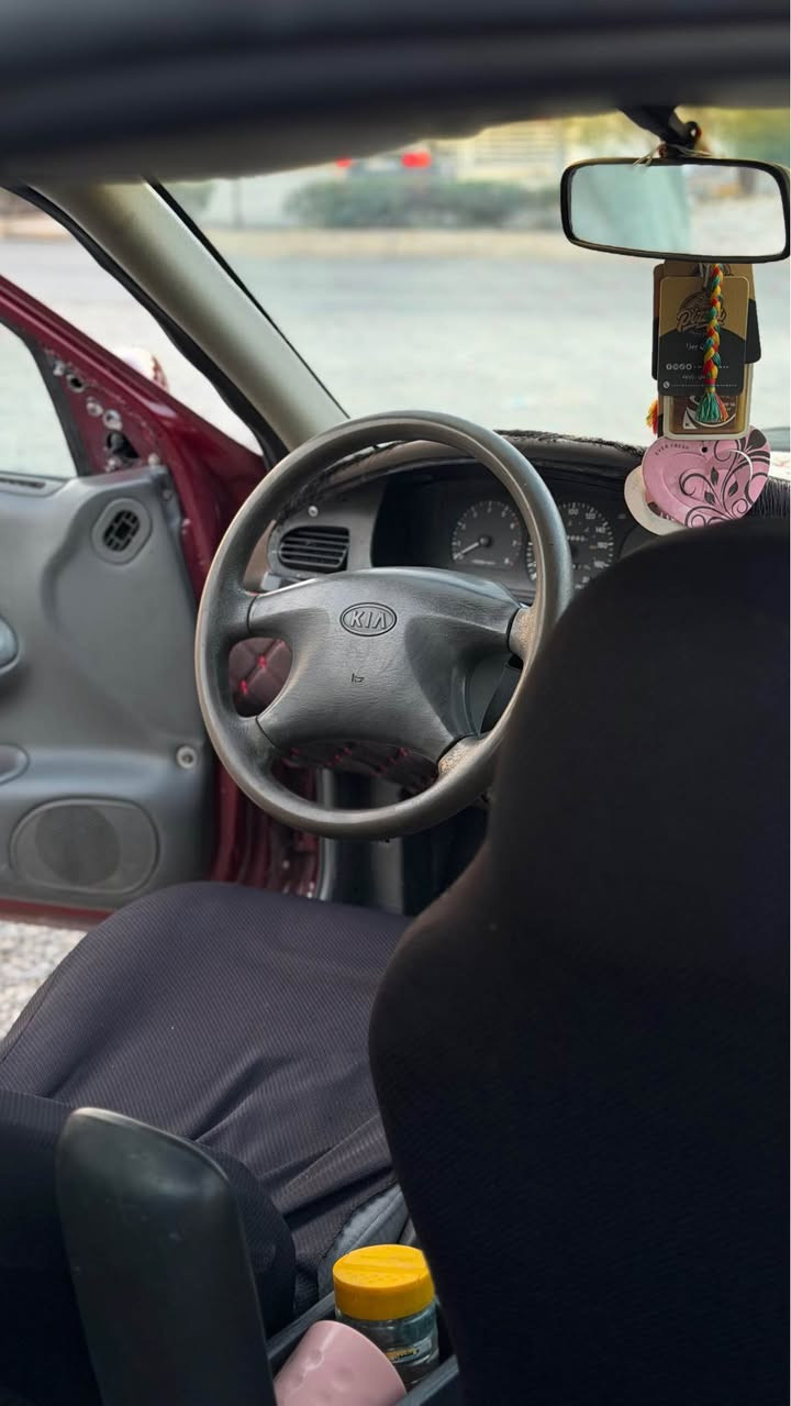 کیا سیڤیا مۆدیل ١٩٩٥ 
تەبرید سارد و گەرم ئیش دەکات
٤ ویل و تایەی لۆک 
حام بۆیاخ کراوی تازە بێ لێدرا و ناوگرتن و دەحم
٤ جام کارەبا
بەرەدەرگا و داژغولی لۆکە
بێ خایس و تازە گاحی کراوە
رۆنی گێر و مەکینەی تازە گۆراوە
پاتری تازە گۆراوە(نوێیە)
نمونەیە لە جوانی تەقە و رەقە بە شەرت 
شوێن : ژاراوە-قەلادزێ
ژمارە موبایل: 
0750 735 3746
نرخی: ٢٤ کەمێک مەجال بشدار, السليمانية
