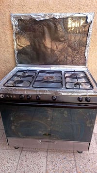 طباخ كريازي نضيف كله شغال السعر 200 ألف  07765305457