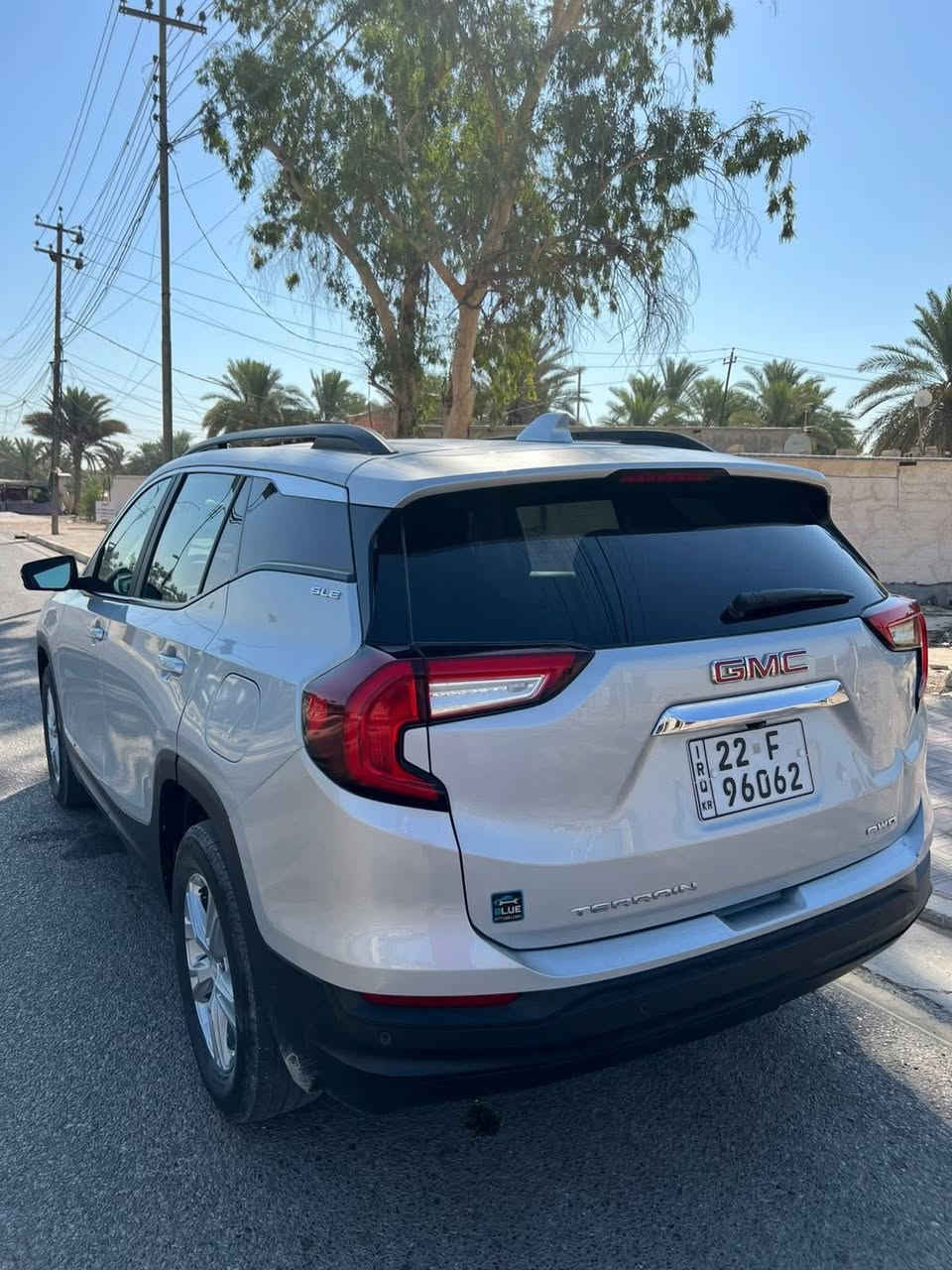 🔷السيارة : جي ام سي تيران SLE
🔷سنة الصنع :2022

🔷اللوحة : اربيل بأسمي 

🔶السعر : 165 ورقة وبيها مجال بسيط

🔷الضرر : جاملغ مبدل وبارد الباب عكس السائق. (صور الضرر مرفقة بالاعلان) وبيها طخة خفيفة بباب الجنطة واضحة بالصور 

__________________________________

🔷المواصفات:

🔹حجم المحرك 4 سلندر 1.5L توربو 

🔹عداد المسافة: 78 الف كيلو مو ميل

🔹رادار امامي وجانبي وخلفي

🔹فور ويل 

🔹تنبيه الخروج عن المسار

🔹كرسي السائق كهرباء

🔹تدفئة الكراسي الامامية

🔹ويل كب حجم 17 انج مع اطارات بحالة ممتازة

🔹لايتات LED بالكامل

🔹شاشه تحكم بالايعازات

🔹تحكم ستيرن جهتين

🔹بصمة ابواب وتشغيل وتشغيل عن بعد

🔹مع باقي المواصفات  

☎️ للاتصال او. واتساب *********** 

📍كربلاء المقدسه 

#GMC #TERRAIN #تيران

