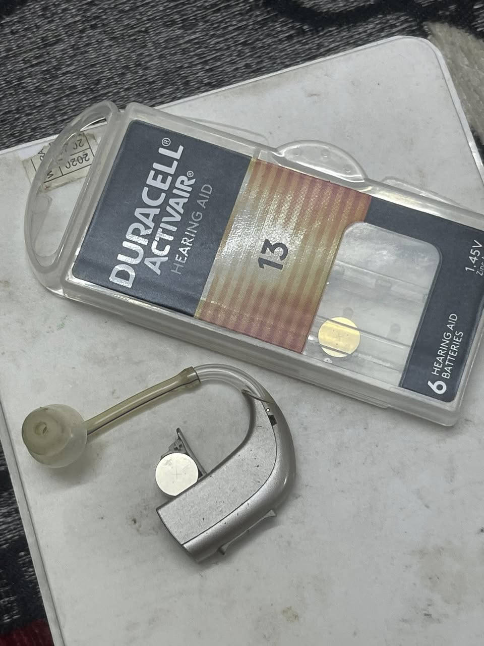 السلام عليكم عندي سمعية لي اصحاب السمع الضعيف سمعه اصليه لبيع السعر 150 ألف جديدة مستخدميه شي قليل  الله شاهد علي أخذته ٣٥٠ ألف ***********
