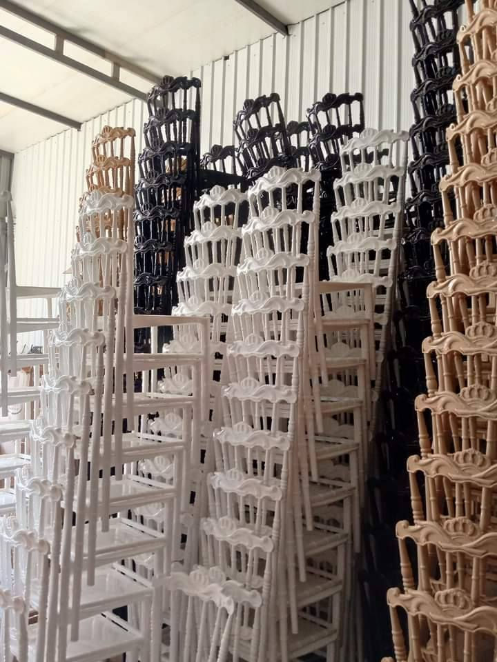 السلام عليكم ميوزه للبيع جدد بالكراتين بعدهن مامستخدمات جام 10 ملم ضد الكسر قياس 60 /60 70'x70 اومترx70 العدد 100 طاوله  للاستفسار ***********
