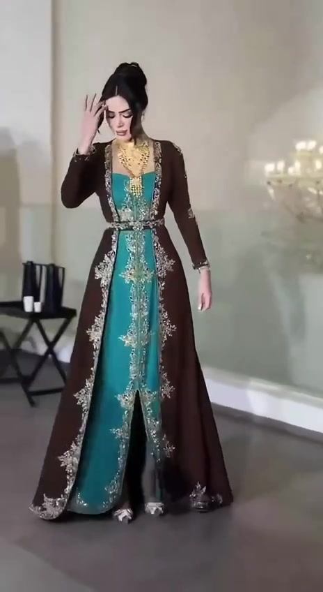 موديل جديد.😍😍😍   
قفطان ملكي – فخامة بتفاصيل راقية  
القماش :دبل ايطالي 
🔹 تصميم قطعتين (داخلي + خارجي) 
🔹 تطريز فاخر: خرز + برق + سيلان
القياسات :38 40 42 44 46 48 50   
السعر؟؟؟؟؟؟ 🤗🤗🤗
الكود  : 5812
____________________________
Yeni model 😍😍😍   
قفطان ملكي – فخامة بتفاصيل راقية  
القماش :دبل ايطالي 
🔹 تصميم قطعتين (داخلي + خارجي) 
🔹 تطريز فاخر: خرز + برق + سيلان
Beden :38 40 42 44 46 48 50   
Fiyat : ؟؟؟؟؟؟ 🤗🤗🤗
Kod : 5812


**إذا كنت صاحب هذا الإعلان وتريد حذفه لأي سبب، رجاءا أرسل رسالة إلى الدعم الفني**
