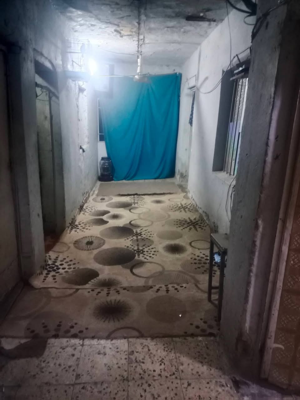 السلام عليكم اخوان بيت للبيع في الديوانيه البيت قديم مساحه البيت 150  الواجشيه ثمانيه النزال 19 شارع المواكب قرب جامع حجي هندي سعر البيت 160 وبي مجال رقم الموبايل***********
