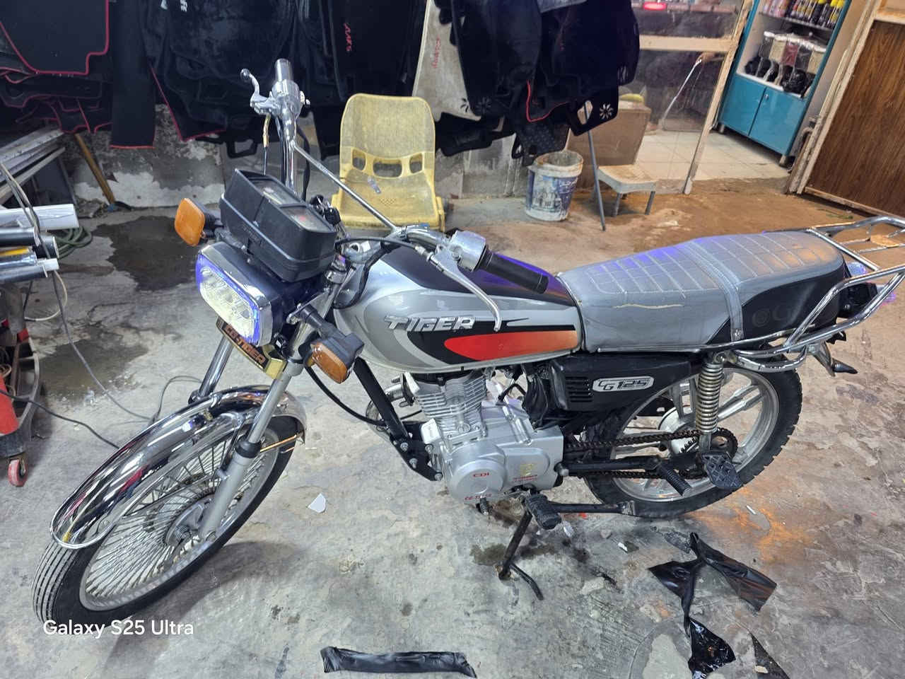 السلام عليكم 
تايكر موديل 2023  لون سلفر+أسود  نضيفة استعمال قليل مكان بغداد الدورة *********** السعر 400ألف
