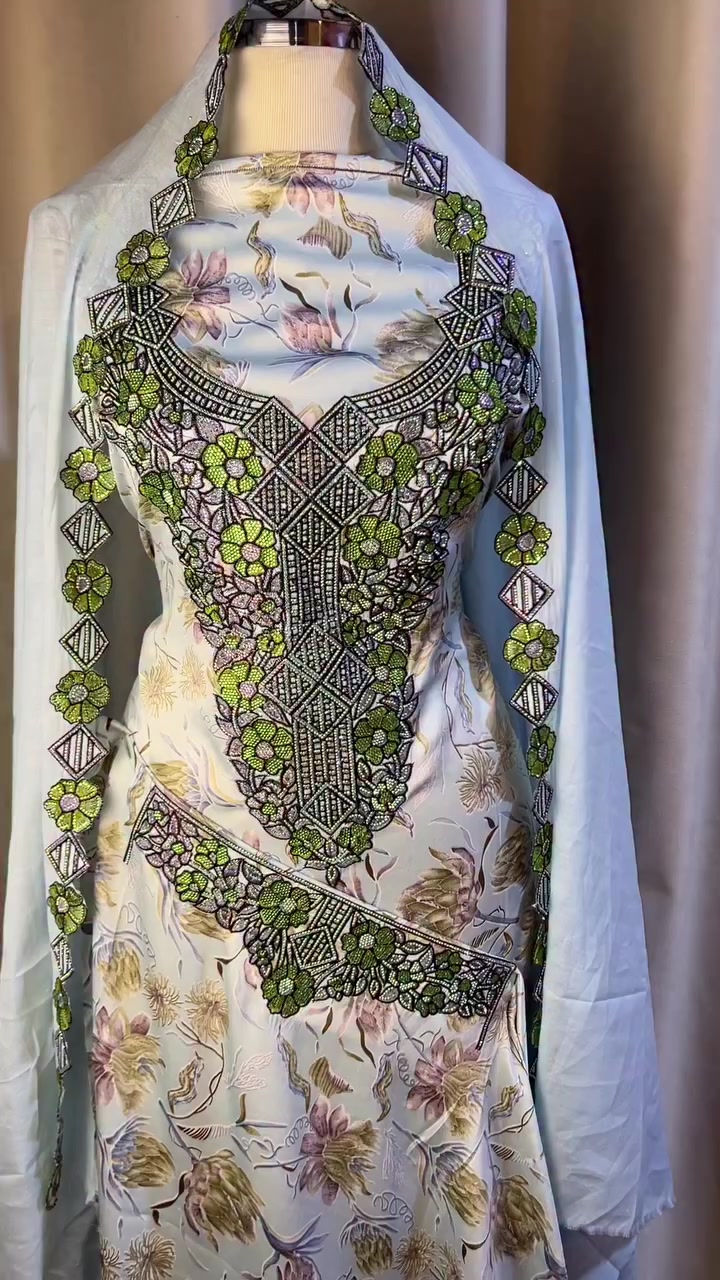 مخور حرير إيطالي مع شيله مطرزه 🌷✨✨
السعر 40الف 
قطعه قماش حرير إيطالي 4امتار مع شيله مترين مطرزه ومشغوله 
#شيخه#مخاوير #explore #العراق #اكسبلور_فولو


**إذا كنت صاحب هذا الإعلان وتريد حذفه لأي سبب، رجاءا أرسل رسالة إلى الدعم الفني**