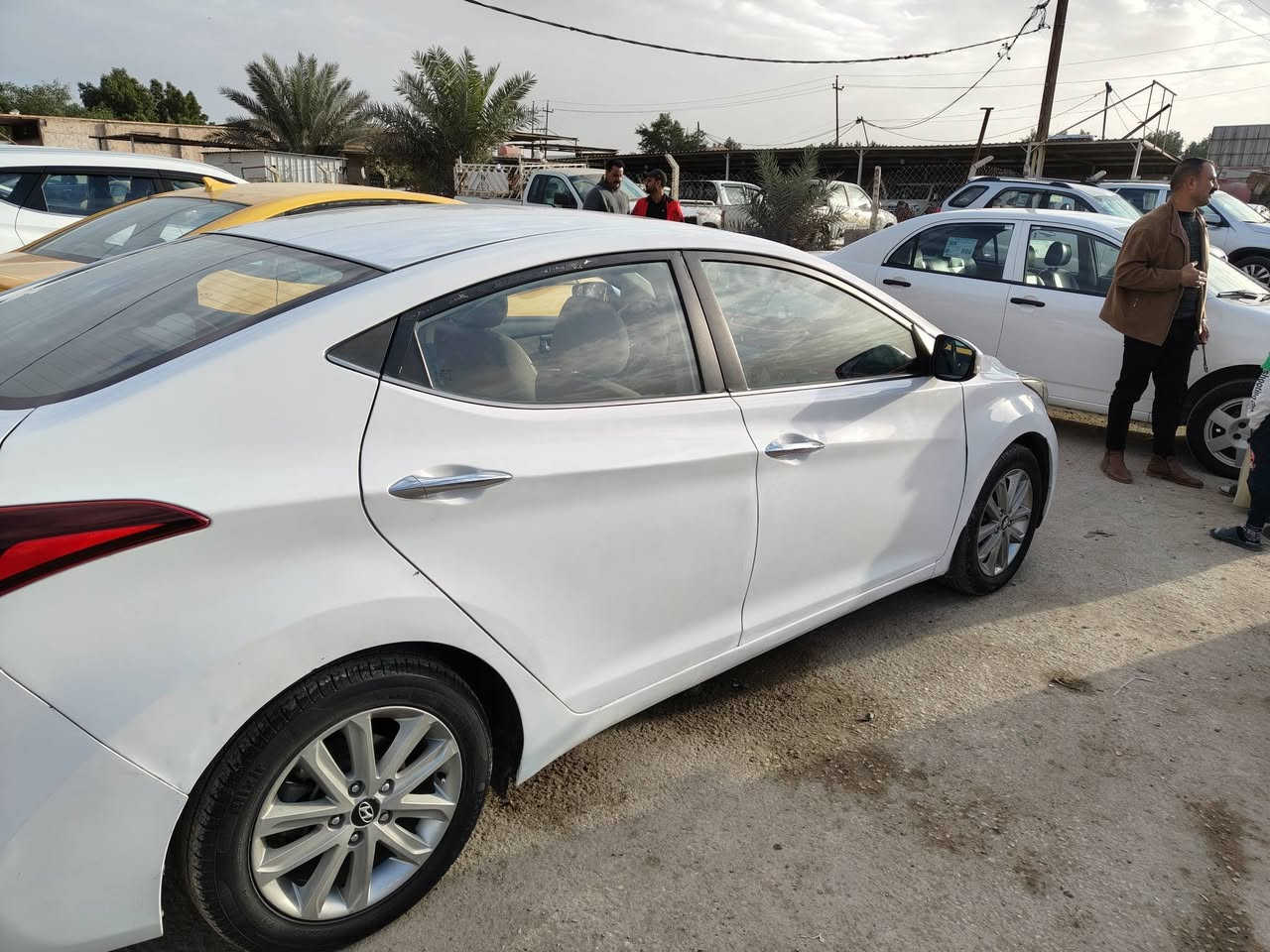 سيارة هيونداي النترا موديل 2016 رقم كربلاء الرقم الجديد بأسمي السيارة فول فتحة إشارة بالمري شاشة و كاميرا تخم تاير جديد محرك 1800 السيارة ماشيه 138 الف بيها باب مبدل الصدر  ومصبوغ وباب الخلفي مصبوغ وجاملغ الامامي بارد
 السعر 128 وبيها مجال رقم الهاتف ***********
