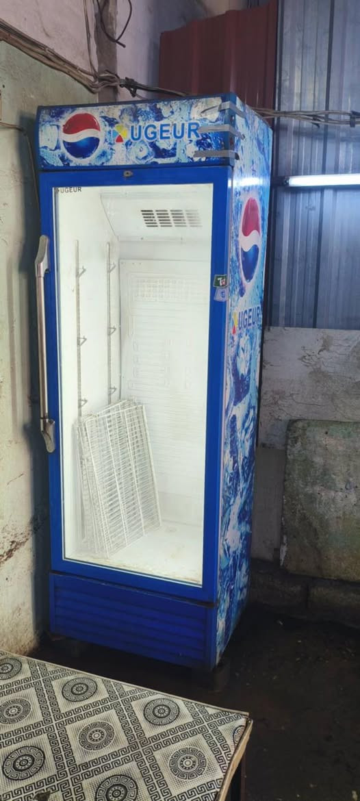 سلام عليكم…. 
عندي هاي الثلاجة عارضة تاخذها شرط مع الفحص 

السعر التواصل مع صاحب الرقم ‭٠٧٥٠ ٧٨٨ ٥٣١١‬

يونس أبو أنيسة
