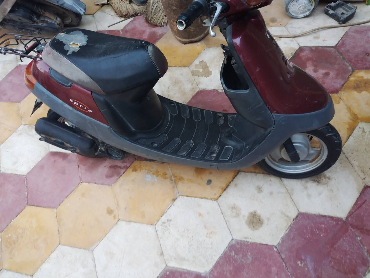 دراجة زعره دراجه بلاديه محرك مفتوح دراجه نضيفه شاصيه نضيف مكينه ناعمه كهربائيات شغاله سلف هندر شاير كلوبات غراضه كامله سعره ٢٥٠ بيه مجال هاذه رقم تلفوني ***********
