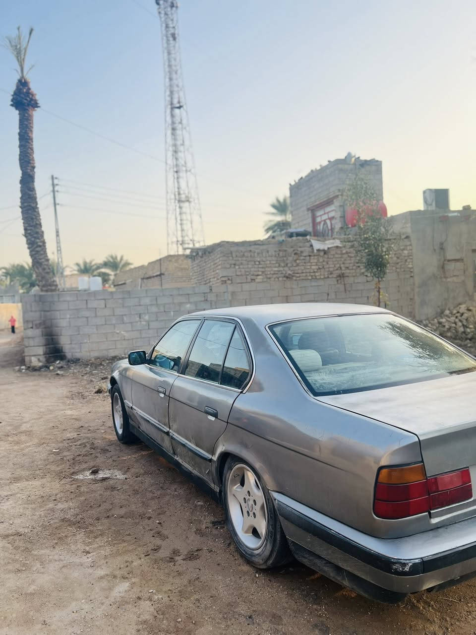 السلام عليكم للبيع بي ام مديل 91 سياره بلاد محركه525 ام فانوس سياره مكفوله كفاله عامه السعر 55 بيه مجال 
رقم الهاتف *********** اثير
