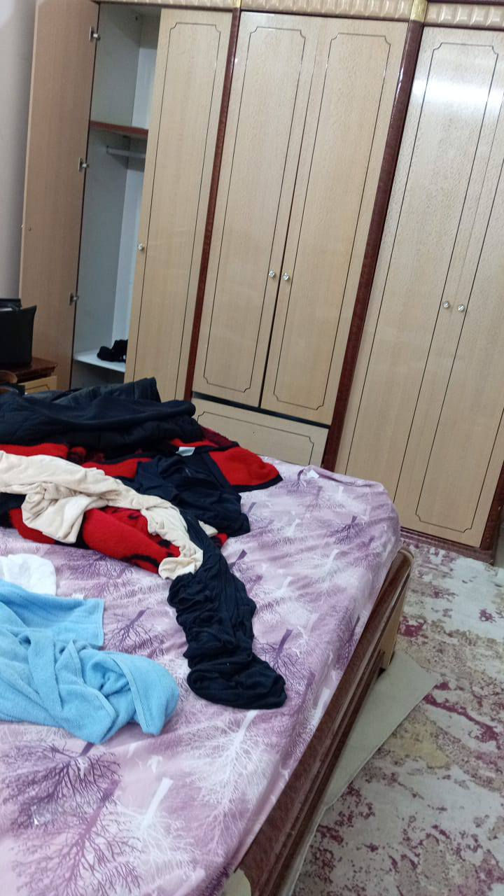 السلام وعليكم غرفه نوم للبيع مستعجل عله بيعته 125 وبيه مجال ***********
