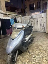 دراجه بريز شغاله فقط يرادله تعديلات بسيطه كفرات كابريتر تنضيف وشوته  ا...