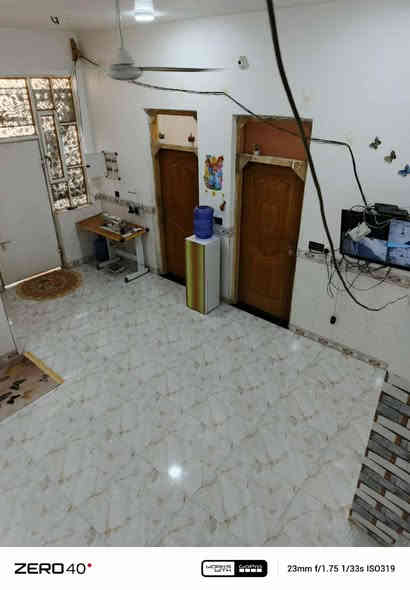 سلام عليكم دار للبيع بحي الجامعه قرب صيطرة ال عواد مقابيل مدرسة السجايا  المساحه 100 مربع غرفه وصاله ومطبخ وستقبال طابق ثاني غفتين نوم بناء حديث رباط ارضي 60×40 استفسار ع رقم ***********
