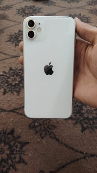 آيفون ١١ • نضافه • شاحن اصلي