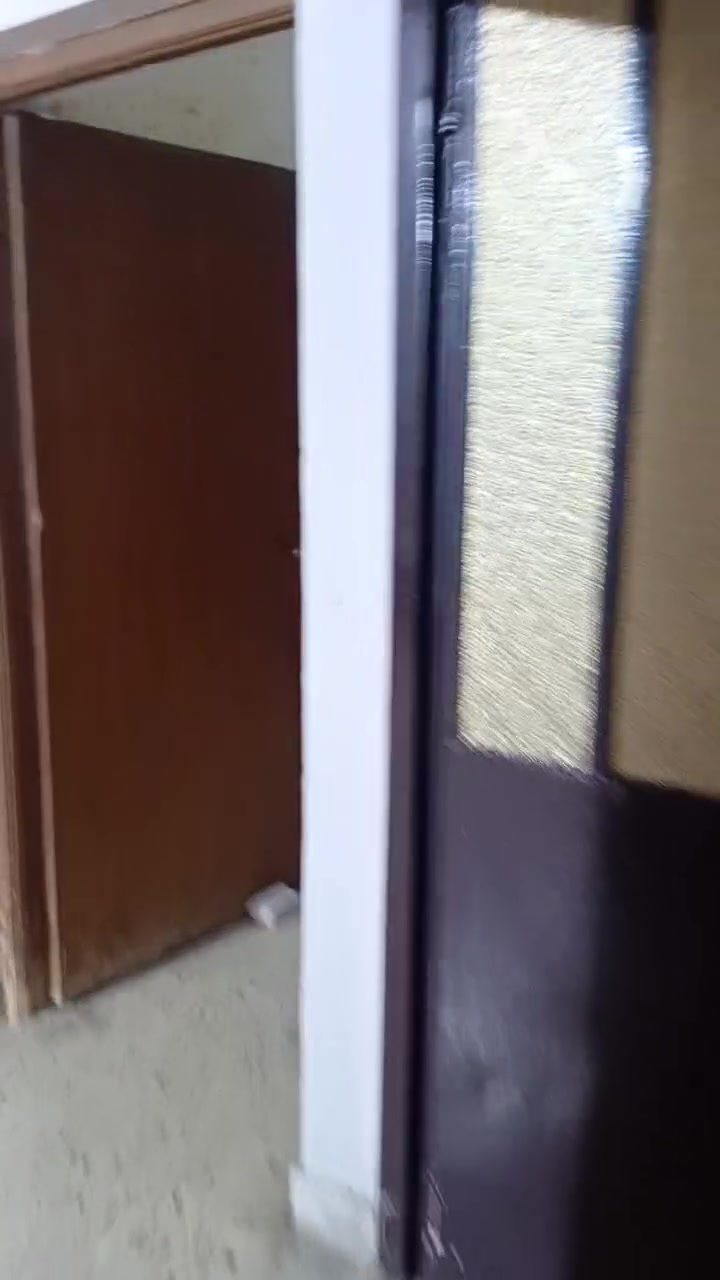 السلام عليكم
بيت للإيجار في حي الضباط الثانية مقابل باب طوارئ مستشفى الفلوجة العام 
يحتوي على مطبخ و 3 غرف واستقبال وصاله وصحيات وحديقة كبيرة 
يصلح سكن او مجمع طبي او تجاري

التواصل عبر الارقام التاليه 
***********

