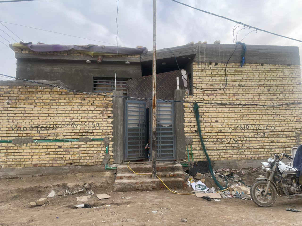 بيت ١٠٠ متر مربع عوزه سراميك وبياض حي الزهور خلف التجاريه مجاور أسواق الزهور قريب علمداري تفاصيل أكثر تصال ***********
