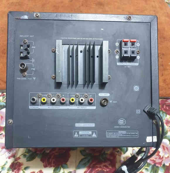 تلفزيون دفدي سيدي يواس بي فلاش سماعات خارجية 
بدون سماعات شغال ١١٠ فولت وبعد بيه مواصفات كدامك *********** بغداد
