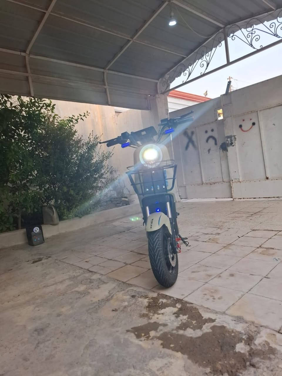 للبيع بايسكل كهربائي مستعمل بحالة جيدة جداً، السرعة تصل إلى 99 كم/س (حسب العداد)، البطارية والشحن شغالين، مع سلة أمامية وإضاءة LED. السعر 450 ألف قابل للتفاوض بالمعقول. والبطارية مال ولي اشغل ٣٢ امبير


**إذا كنت صاحب هذا الإعلان وتريد حذفه لأي سبب، رجاءا أرسل رسالة إلى الدعم الفني**
