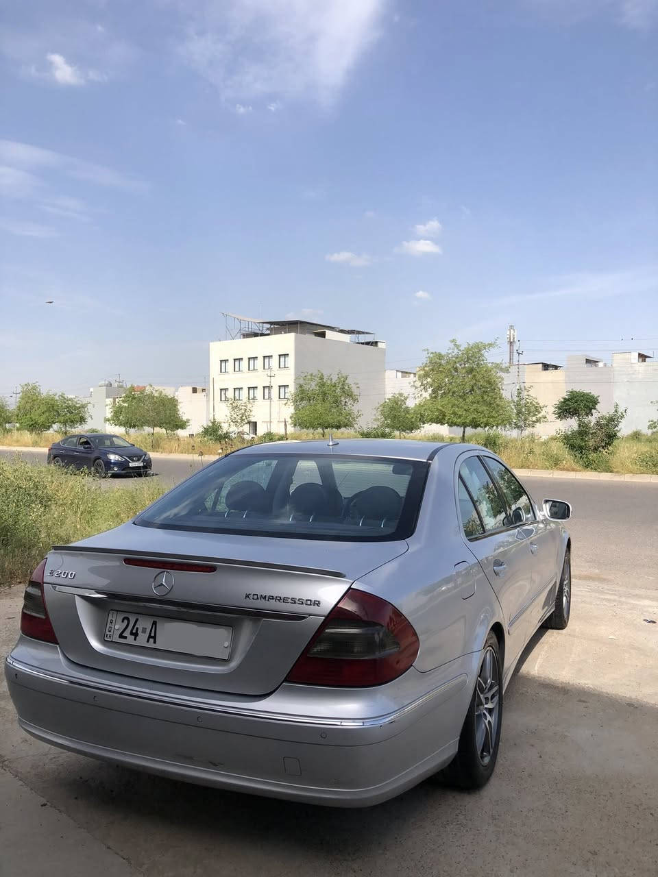 MERCEDES BENZ E200 Kompressor
مارسدس بنز افنكارد E200 kompressor 
موديل 2008 
كير محرك تبريد تدفئه كهربائيات كلها بشرط 
تخم تاير جديد صدر جديد داخل جلد و مخمل 
حساسات امامي خلفي شاشه بلاديه تحكم ستيرن 
تچوه قلاب كشن كهرباء تدفئه كشن 
مكفوله من الضربه والحادث والصبغ سياره عالبلاد 
هزه و سنويه جديده باسمي تحويل ثاني يوم 
سياره جاهزه بدون اي نقص 
مكان السياره اربيل 
*********** 
***********
