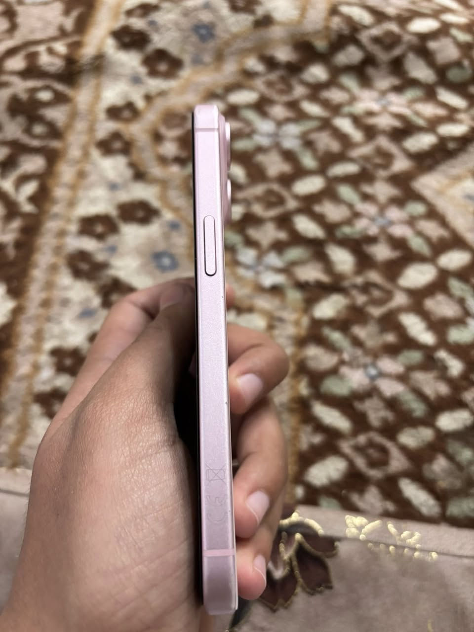 السلام عليكم اخوان آيفون 15  عادي ذكره١٢٨ بطاريه 88   السعر 650  رقم الهاتف***********
