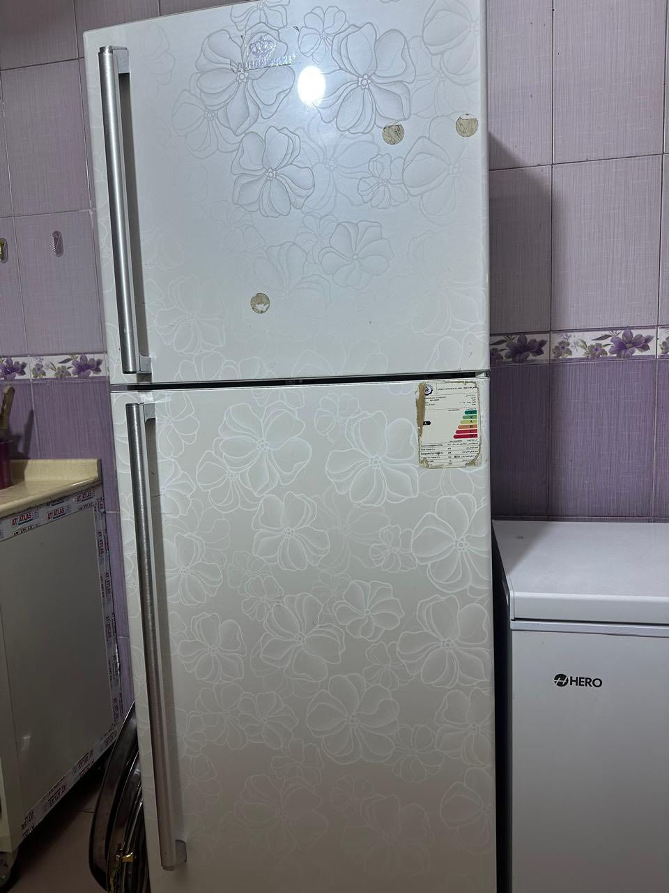 سلام عليكم عندي غراض مستخدمه نظيفه حيل 
طباخ عينين تسكام نظيف حيل وقوي وعملي 
كاونتر وملحق وسنك تزكام مبطن نظيف جدا
طباخ اربع عيون نظيف وشغال كله 
مجمده وسط نظيفه حيل 
ثلاجه حجم كبير نظيفه 
للاستفسار (***********)
متواجد عالفيس عمآ الاغراض نظيفه جدا
