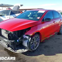 سياره للبيع فورتي 2023 فول مواصفات جير عادي بدون صبغ بس دعاميه 0751112...