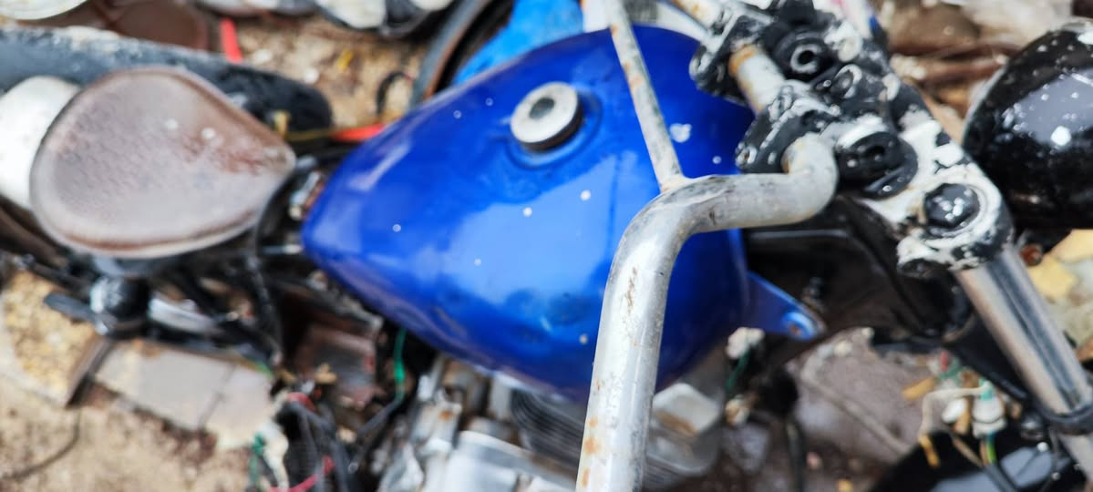 سلام عليكم دراجه هوندا rebel 250  دبل بستم الدراجة متروكه كلش هواي وردت اسويهه كملت البساتم والرنكات وطبعت كازكيت بس طلبو على سنتر مبلغ مبالغ مهم غراض المكينه كامله حاليا مفتوحه حمل واخذ على حطتهه مكاني بغداد الدورة *********** رقم واتساب فقط لحد بكسر بلسعر اخوتي بغداد, العراق
