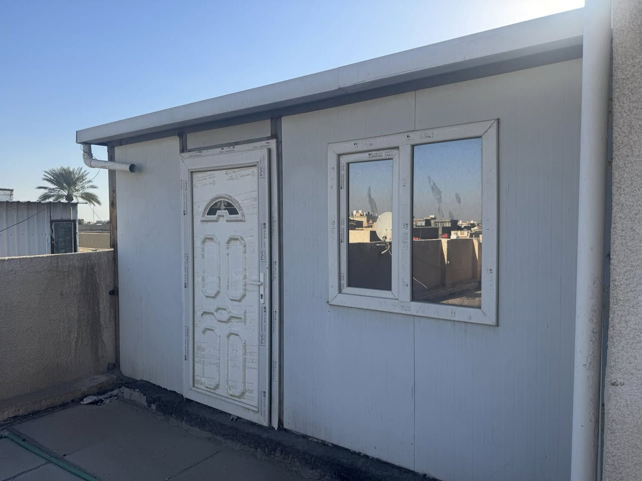 سلام عليكم غرفه سندويش نضيفه كلش قبل سنتين سويتها اريد ابيعها الشراي يتصل ومكاني حي الاعلام ***********
