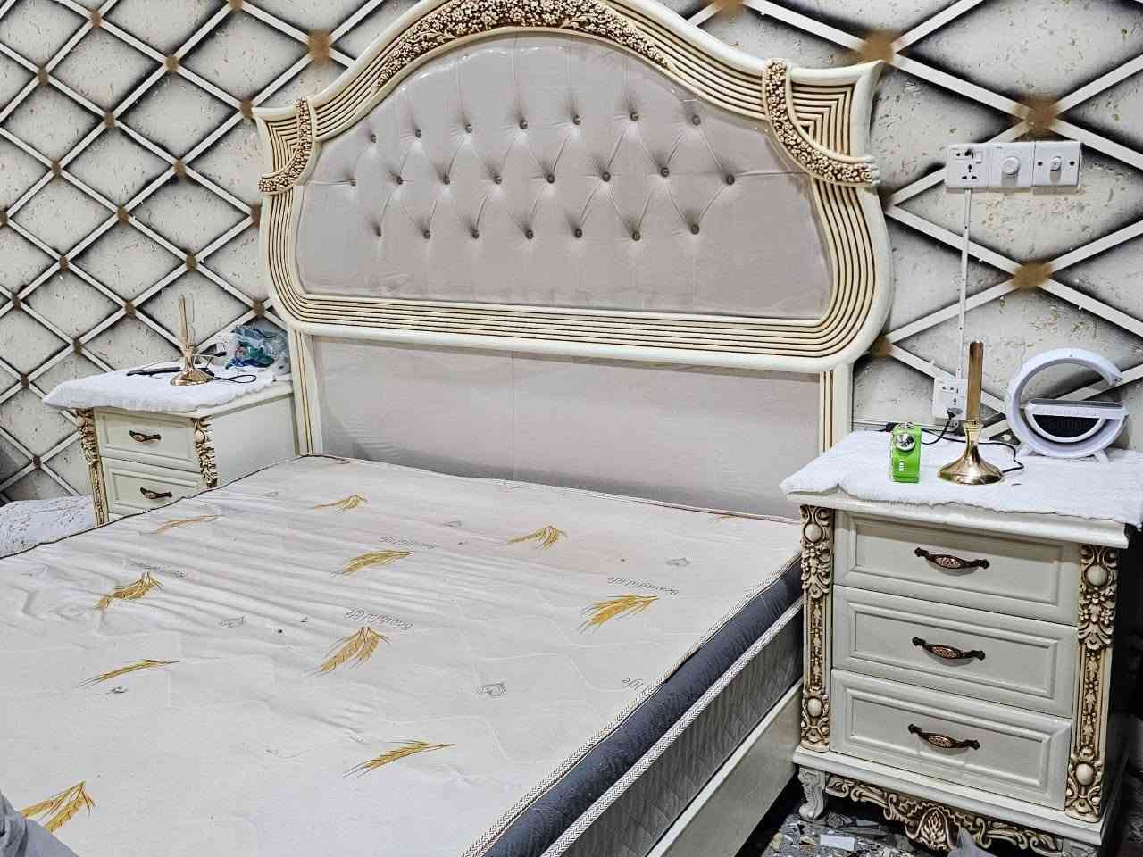 غرفه نوم عراقيه تفصال درجه اولى جديد نضافه 90 بلميه ستعمال قليل  7 قطع تسكام للاتصال ***********
