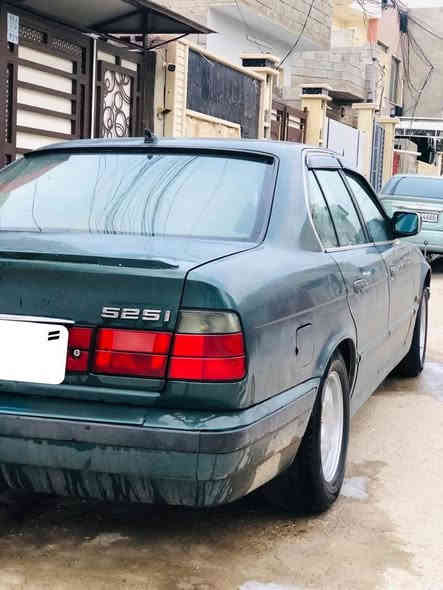 بي ام حجم 525
فول بس كير عادي 
محرك كبس ديجيتال 
محرك مال كصه شرط ممفتوح 
كير شرط 
تدفئه و تبريد 
وايرمنيه كلها شغاله و شرط شركه 
موديل 1991 
رقم نينوى دولي 
كاربون بانزين 
صبغ قطعتين بيها تقحيل 
حداديه جديده 
طخم تاير صار سبوع من شاده 
باتري جديد
بسمي اني الشرعي 
السعر 62 وبي مجال 
***********
