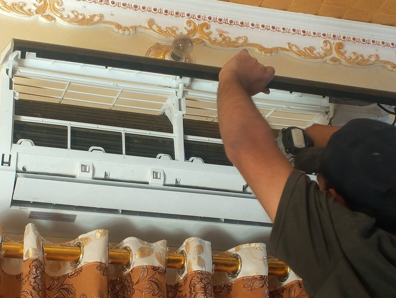 فتح وتنظيف السبالت موقعيا بالإضافة إلى تصليح كافة اجهزة التبريد والغسالات فقط راسل الصفحة او تصل على رقم الهاتف ***********
