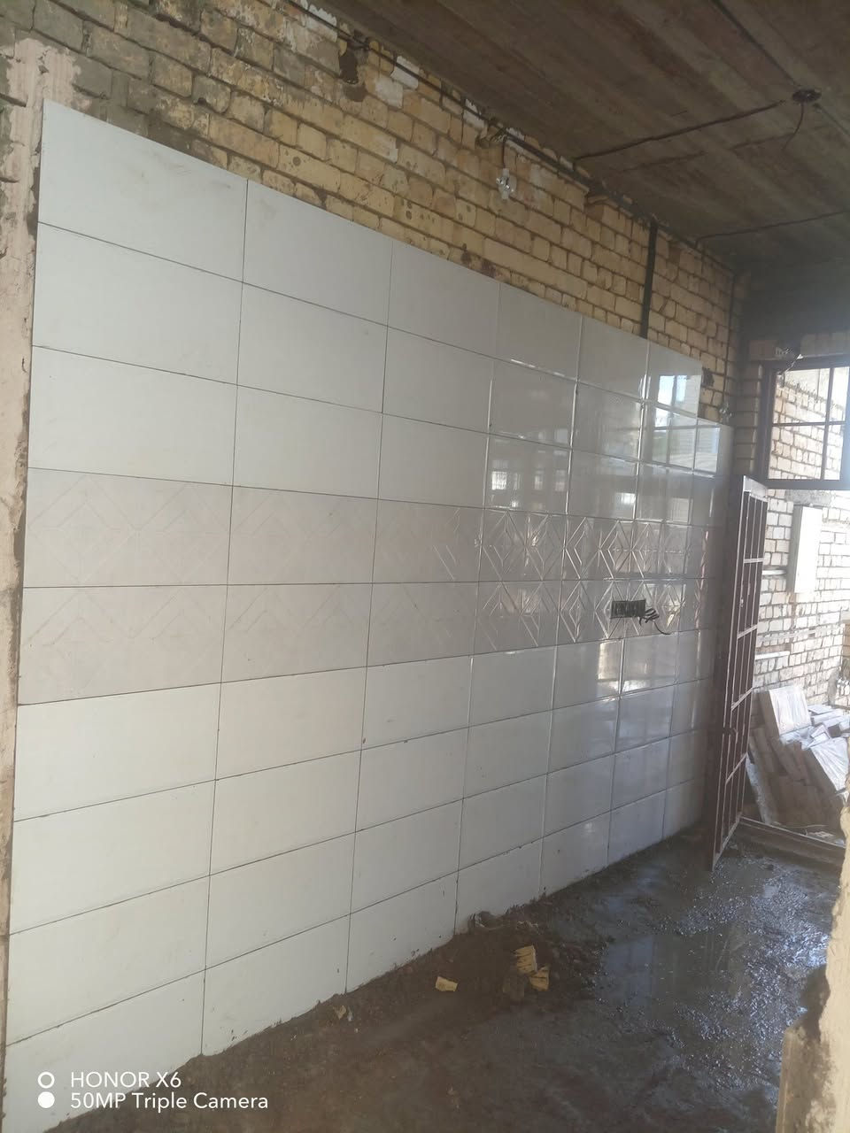 سلام عليكم خلفه تطبيك سيراميك جدران و ارضيات شغل كل على الليزر هاذي *********** *********** متفرغ حالين
