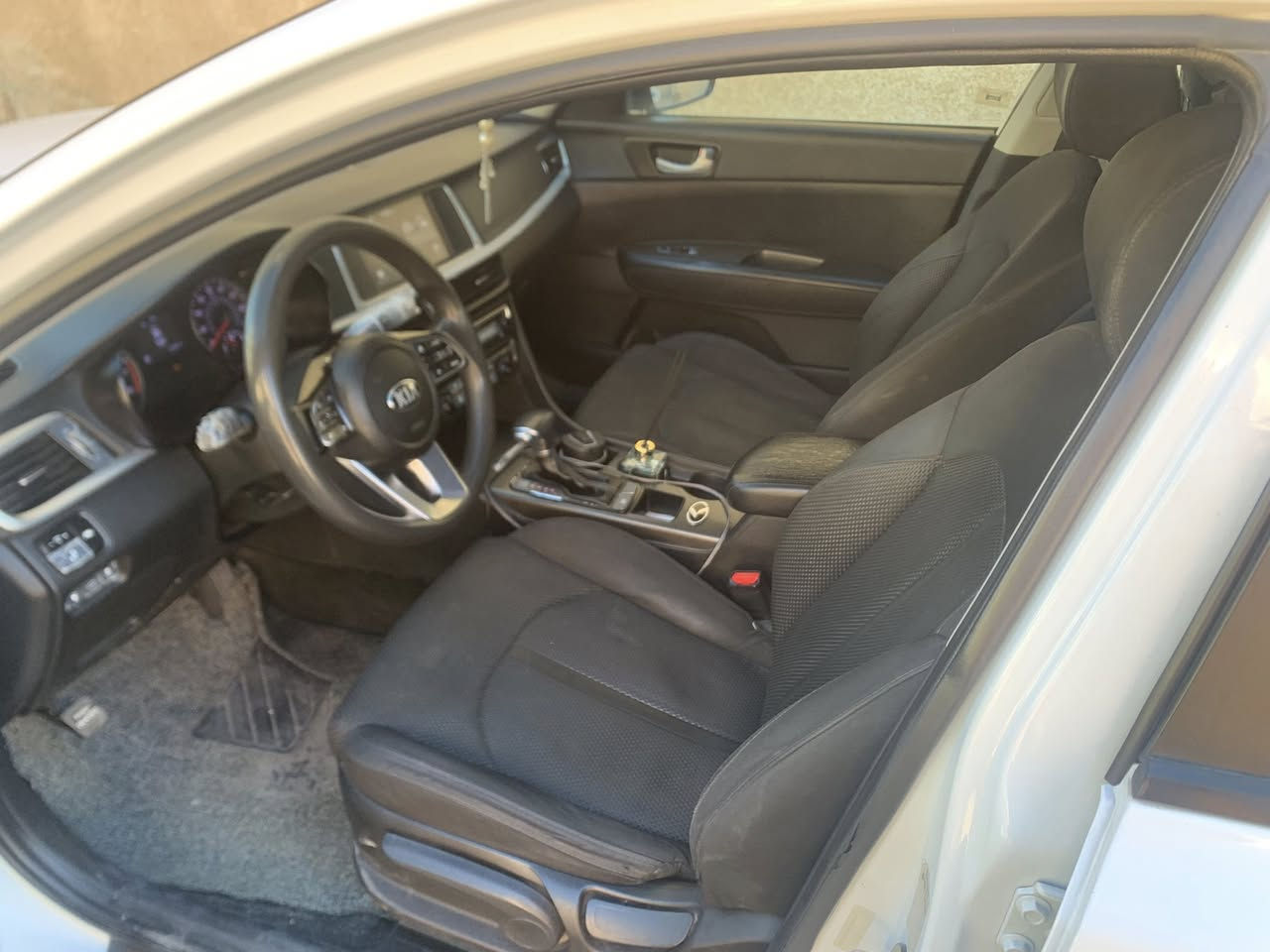 السلامً عليكم اوبتيما موديل ٢٠١٩ وراد امريكا رقم بغداد مشروع وديني اسمي حادثه  خارج بس دعاميه وخشم البنيد بيه الجاملغ الخلفي لايمن بيه شخط وصبغ الباب عكس السايق والجاملغ فقط رش صبغ بدون دواخل وبدون شاصي شرط المحرك والكير مكفولات والسياره مبرمجه عله البانزين العادي والمحسن مكان السياره الفلوجه اتصل عله الرقم ‭٠٧٨١ ٠٤٤ ٤٦٢٥‬
