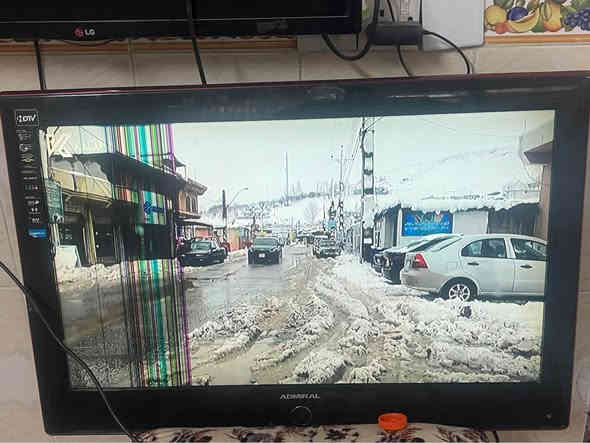 بەناوی خوا ئەم تەلفزوینە بۆ فرۆشتن نرخی 15 هەزار قووفڵ تەنها ئەو پەڵەێ هەیە لە رەسمەکە دیارە ماڵی فەقیرە 
ژمارە *********** شوین کەلار كالار
