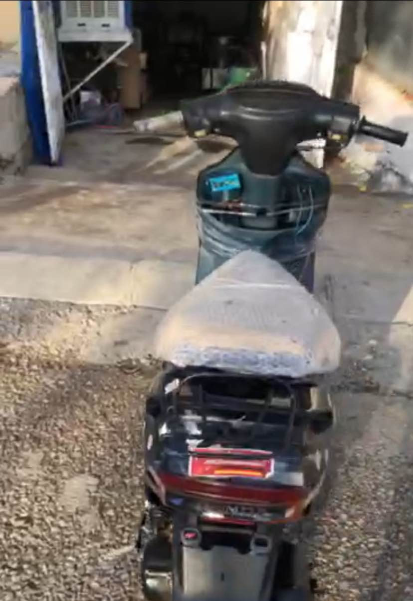 ئەم ماتۆرە بۆ فرۆشتن
لە رووبەروو زۆر جوانترە سفرە 
ماڵی هاتۆچیە
٢٥٠مەسرەفی نیە 
لە سایەقێکی کەمە
ماتۆرەکە لە سلێمانیە
سعری ٢٠٠مەعامەلەیە
رەقەم /*********** السليمانية, العراق
