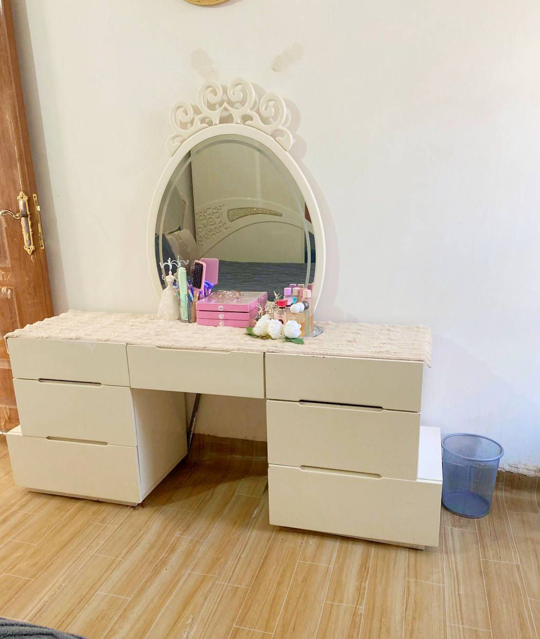 السلام وعليكم غرفه نوم تركي ماخذها ب مليون 
سعرها ٣٥٠الف حتا دوشك وياها الين اريد احول من مكان مكان يعني غرفه جبيرة مكان بغداد شراي يتصل ***********
