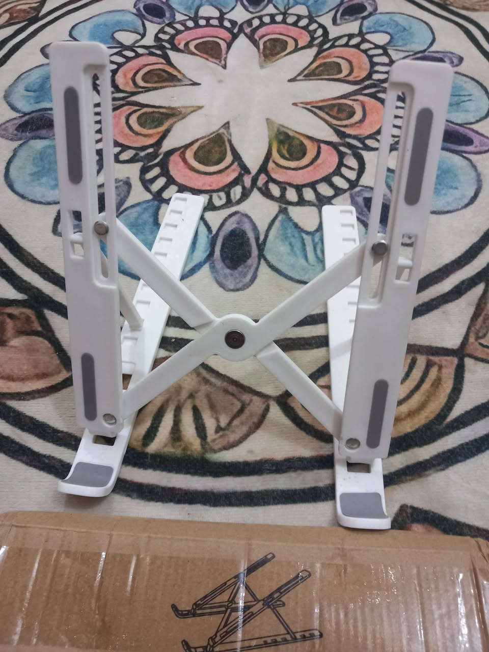 بلاش بلاش عرض 5 قطع...بالة اصلي ضمان ...1.هدفون ايربود الأصلي ..2..ستاند ايباداولابتوب..3..ستان منضدي ...4..ستان ميز حديد ..5..كيبل اصلي ٦٥واط ...كل هاذة العرض  بسعر 25الف والتوصيل مجانا الكمية محدودة للحجز اتصل  ***********
***********
