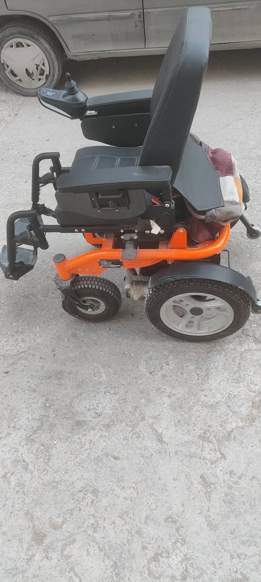 كرسي كهربائي بحالة جيدة السعر 450
العنوان كربلاء 
***********
